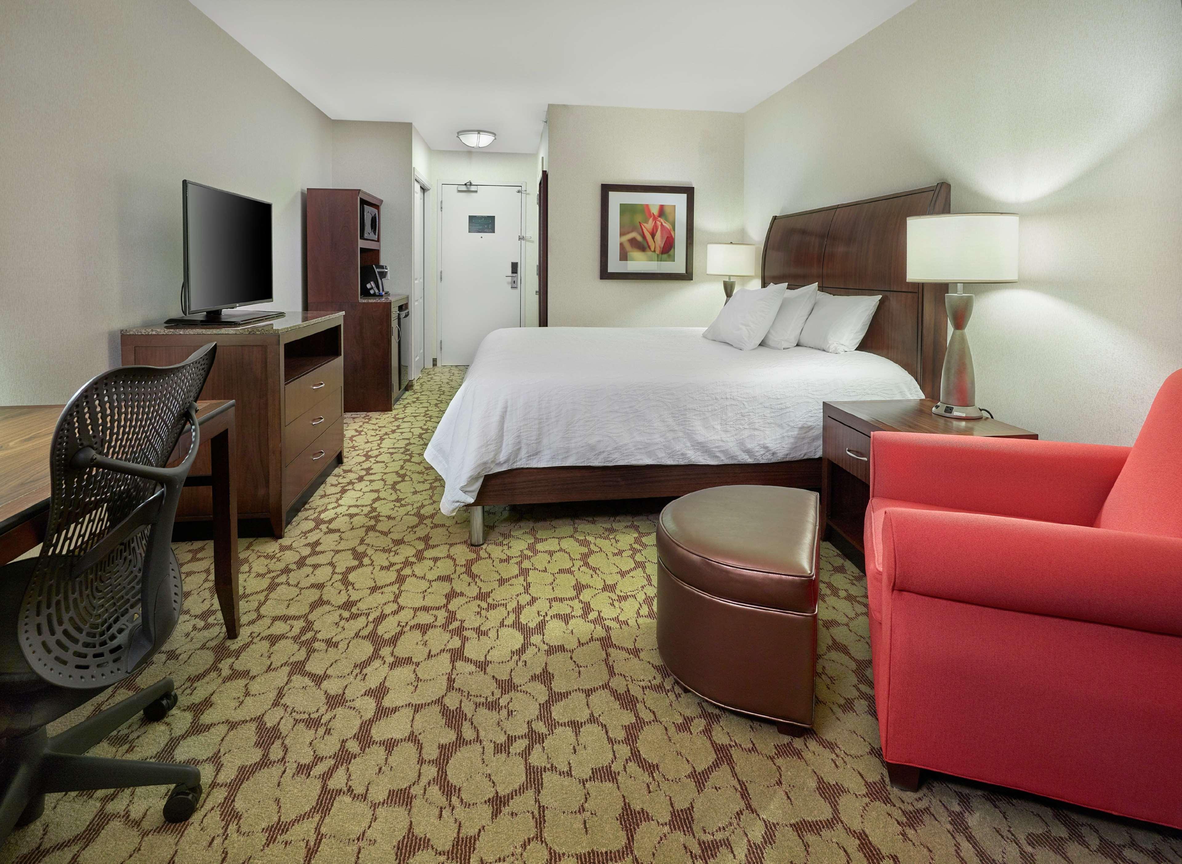 Hilton Garden Inn West Эдмонтон Экстерьер фото