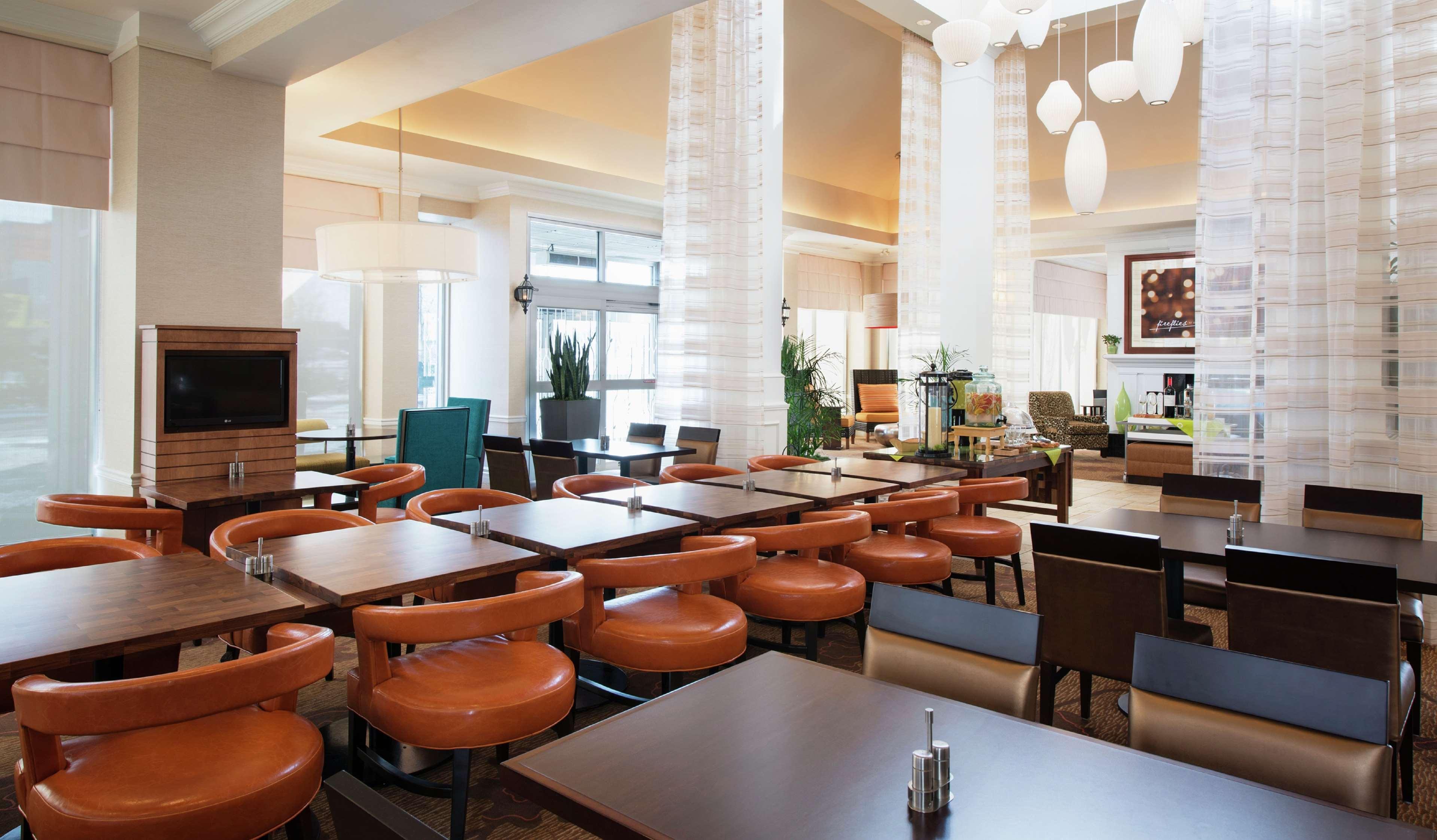 Hilton Garden Inn West Эдмонтон Экстерьер фото