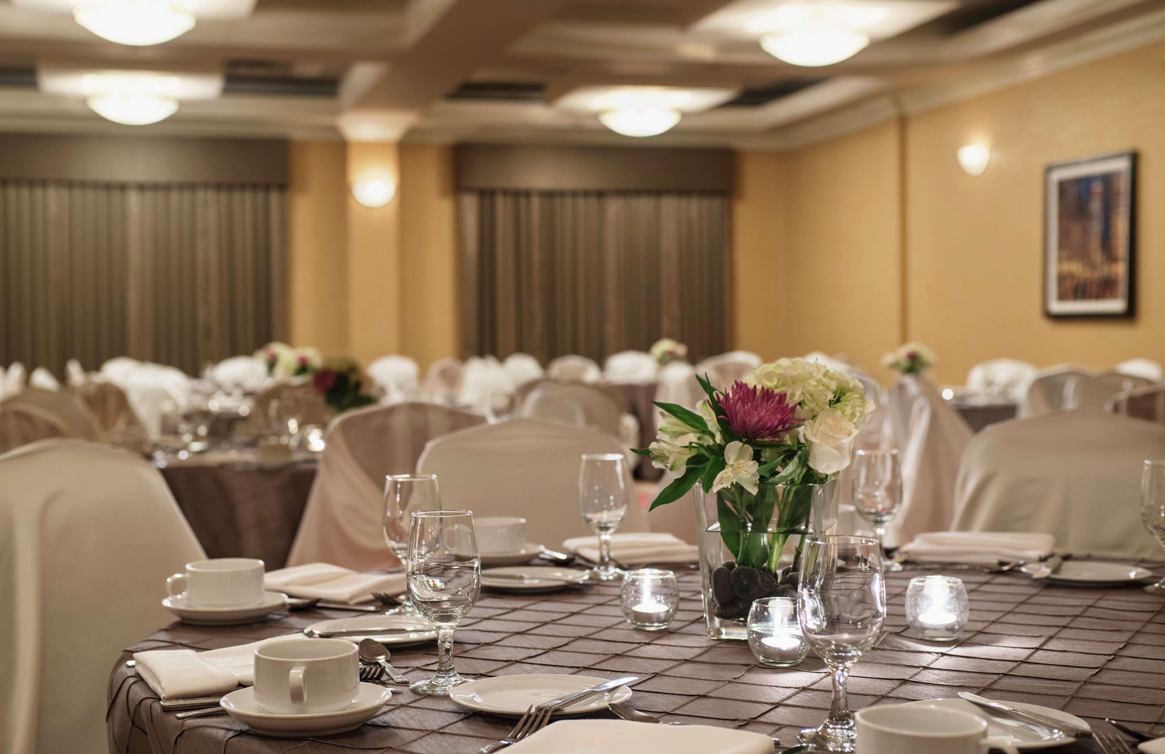 Hilton Garden Inn West Эдмонтон Экстерьер фото