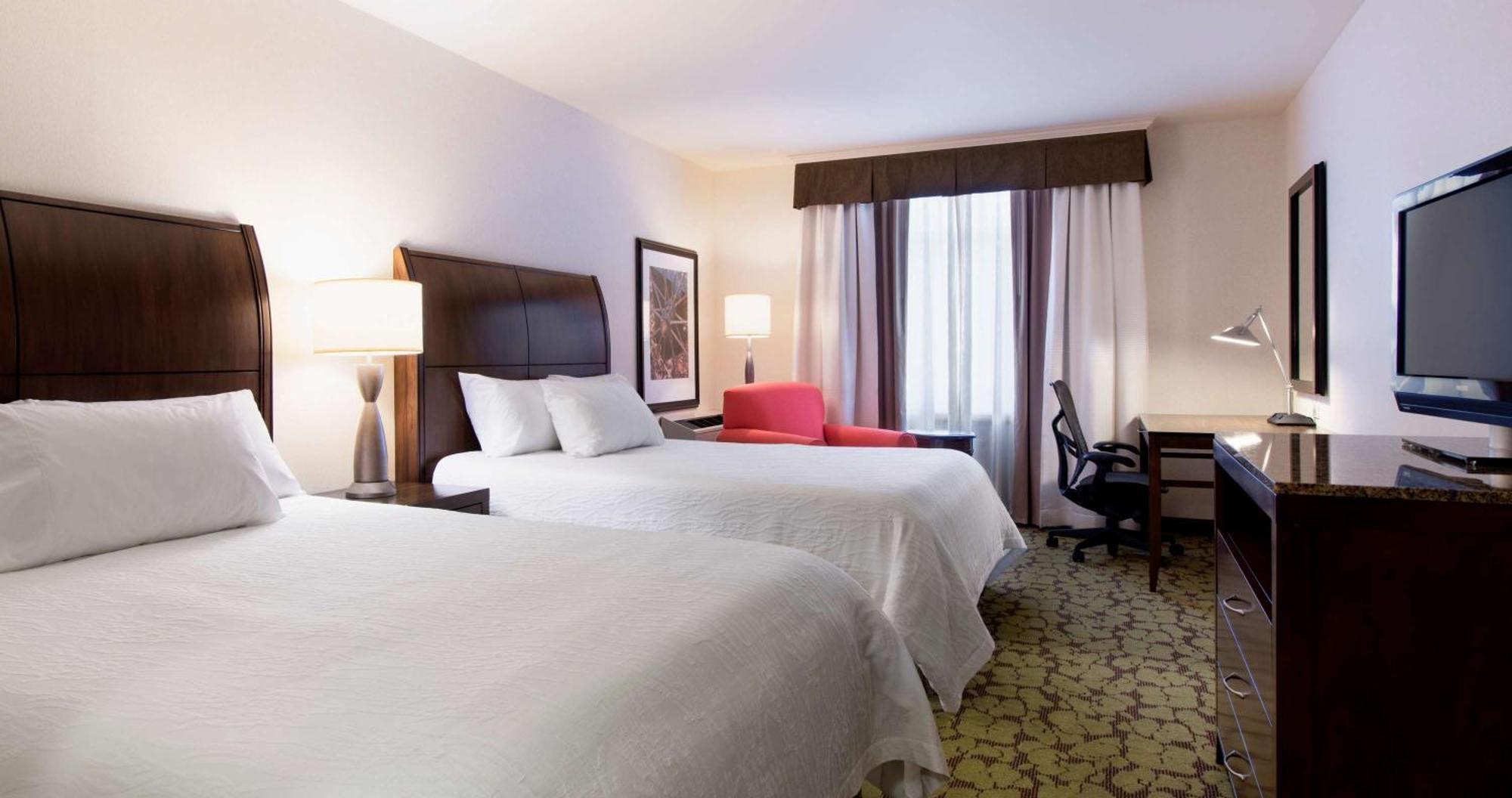 Hilton Garden Inn West Эдмонтон Экстерьер фото