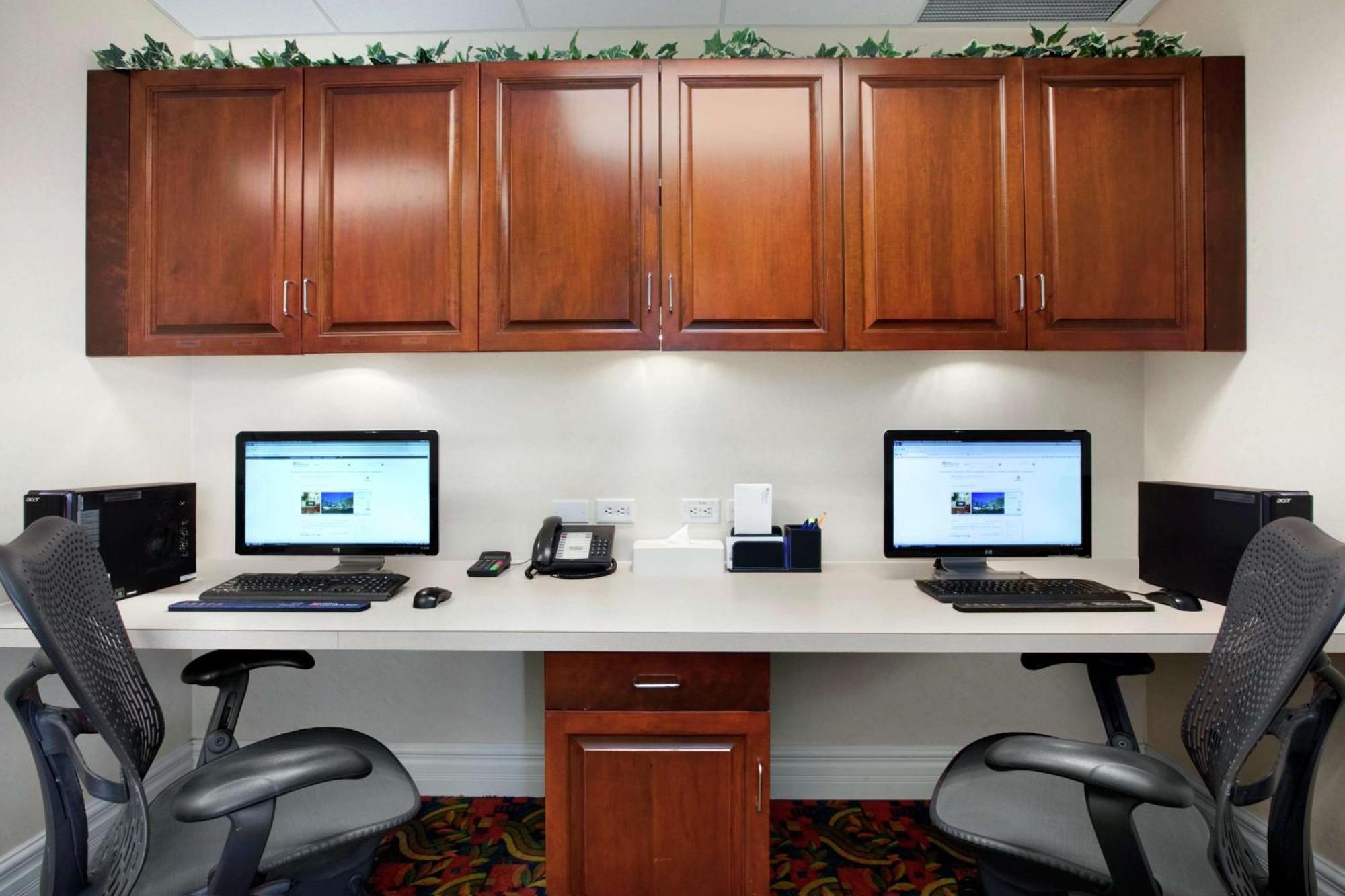 Hilton Garden Inn West Эдмонтон Экстерьер фото