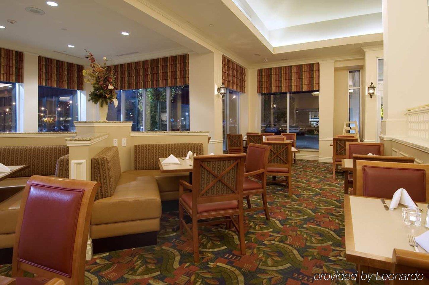 Hilton Garden Inn West Эдмонтон Ресторан фото