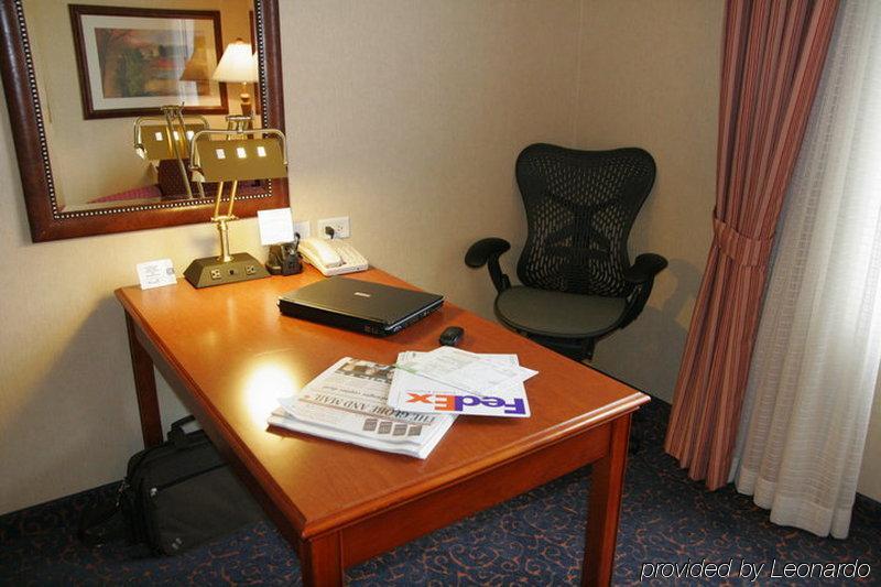 Hilton Garden Inn West Эдмонтон Номер фото