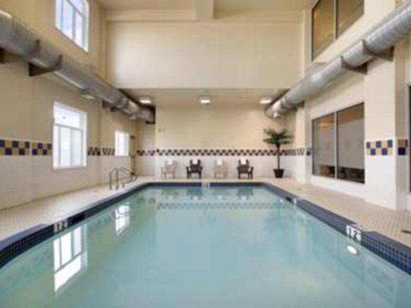 Hilton Garden Inn West Эдмонтон Экстерьер фото