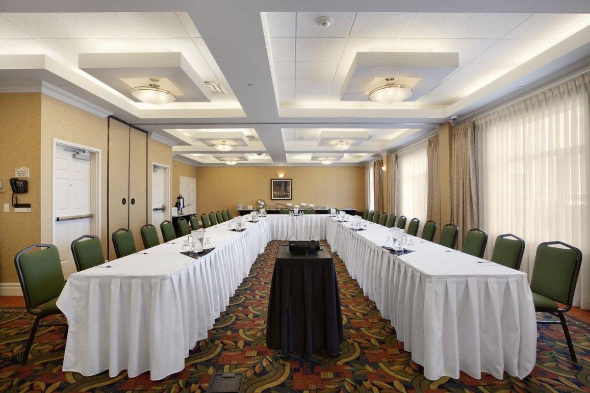 Hilton Garden Inn West Эдмонтон Экстерьер фото