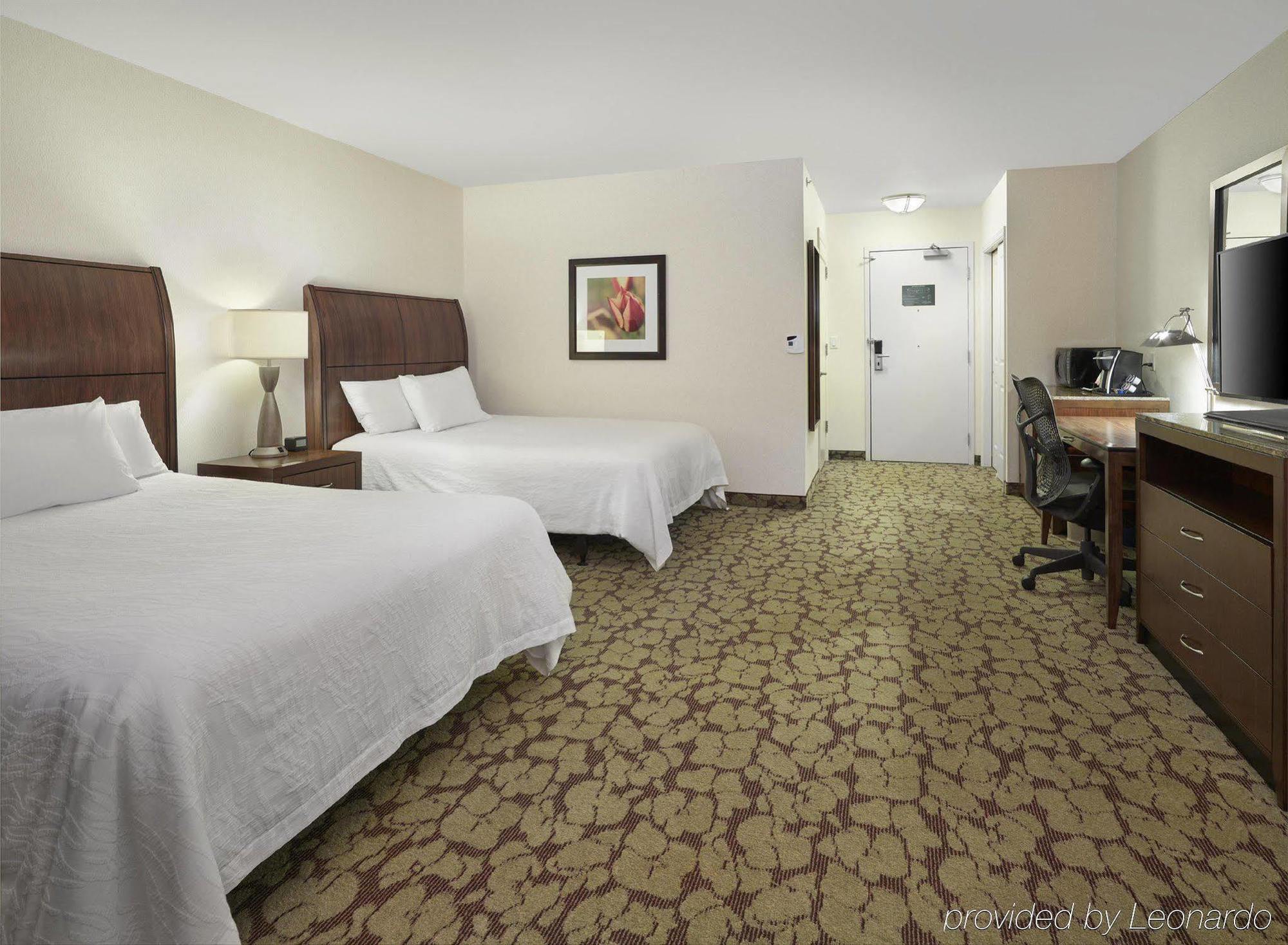 Hilton Garden Inn West Эдмонтон Экстерьер фото